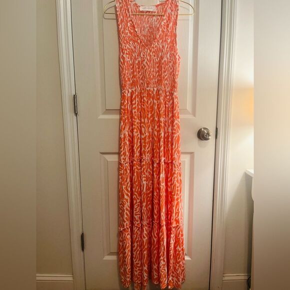 Elegant Pink and White Patterned Maxi Dress - Picture 6 of 11